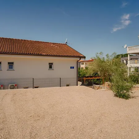 New With Pool, 600 M From The - By Traveler Tourist Agency Krk Id 2164 *