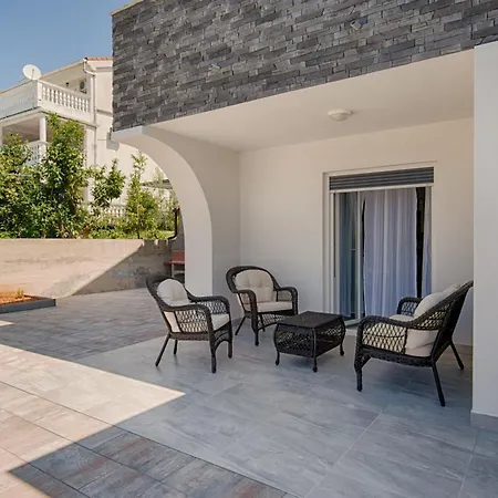 Βίλα New With Pool, 600 M From The - By Traveler Tourist Agency Krk Id 2164 *