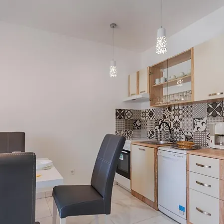 Βίλα New With Pool, 600 M From The - By Traveler Tourist Agency Krk Id 2164 Pinezići