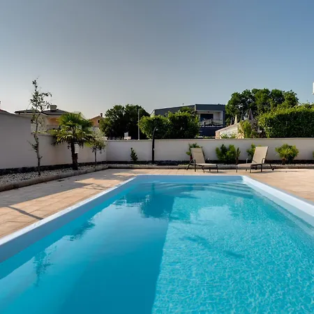 Βίλα New With Pool, 600 M From The - By Traveler Tourist Agency Krk Id 2164