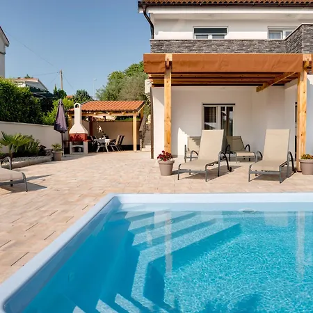 Βίλα New With Pool, 600 M From The - By Traveler Tourist Agency Krk Id 2164 *