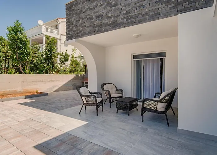 Vila New With Pool, 600 M From The - By Traveler Tourist Agency Krk Id 2164 *