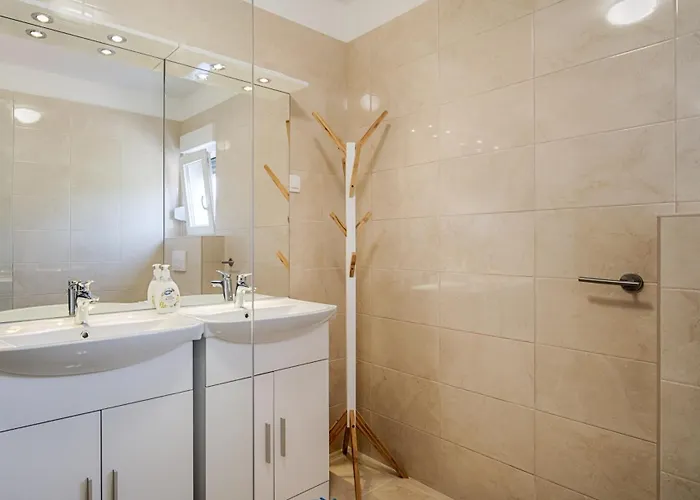 New With Pool, 600 M From The - By Traveler Tourist Agency Krk Id 2164 Vila