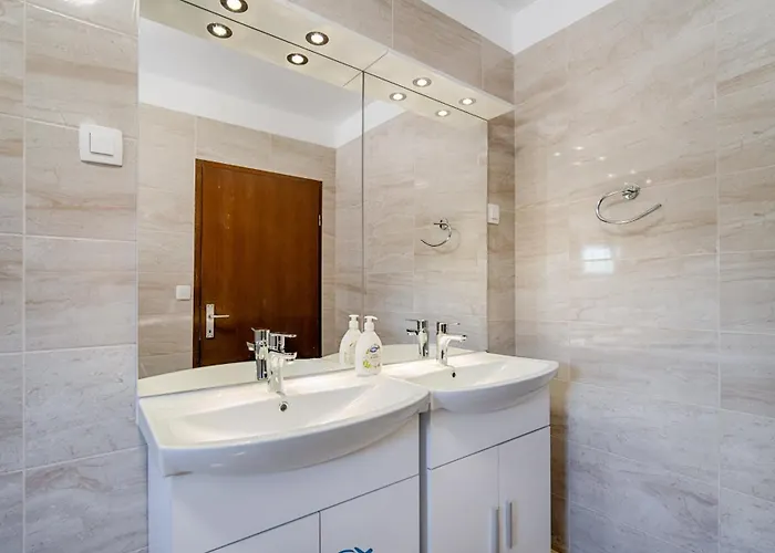 Vila New With Pool, 600 M From The - By Traveler Tourist Agency Krk Id 2164 *