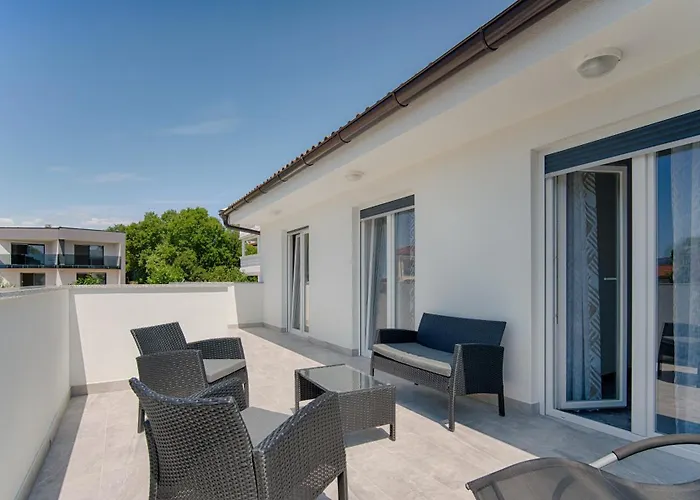 New With Pool, 600 M From The - By Traveler Tourist Agency Krk Id 2164