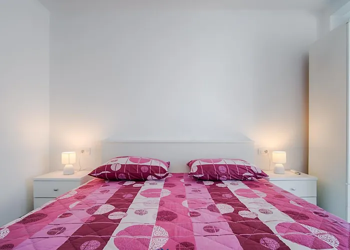 Vila New With Pool, 600 M From The - By Traveler Tourist Agency Krk Id 2164 *