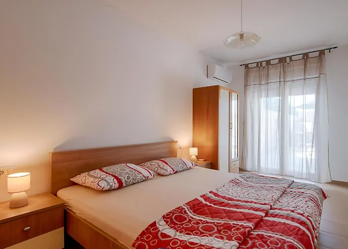 New With Pool, 600 M From The - By Traveler Tourist Agency Krk Id 2164 Vila Pinezići