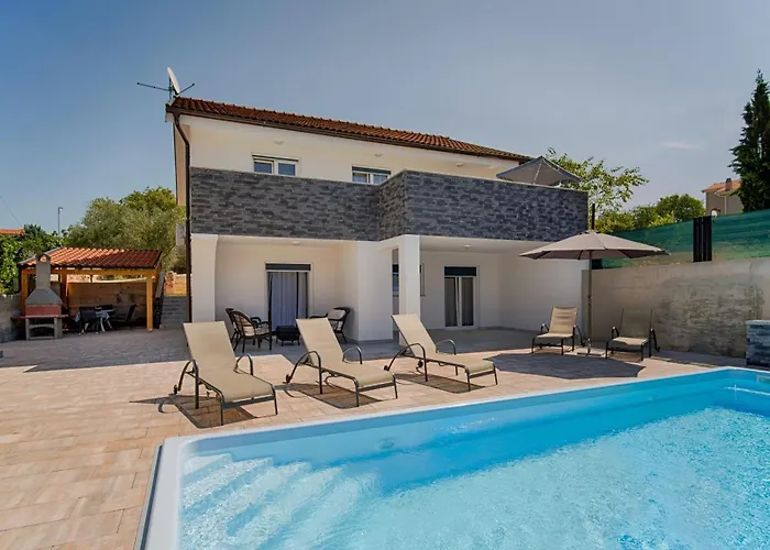 New With Pool, 600 M From The - By Traveler Tourist Agency Krk Id 2164 Vila