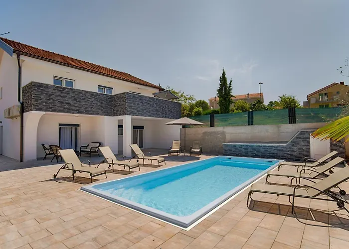 Vila New With Pool, 600 M From The - By Traveler Tourist Agency Krk Id 2164 Pinezići