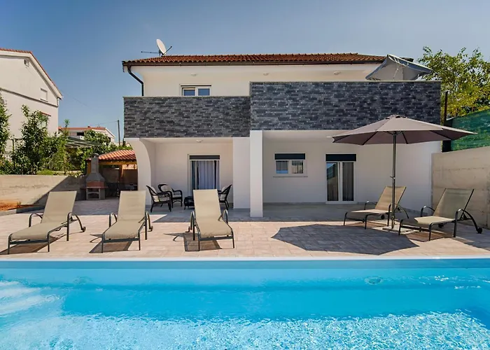 New With Pool, 600 M From The - By Traveler Tourist Agency Krk Id 2164 Pinezići