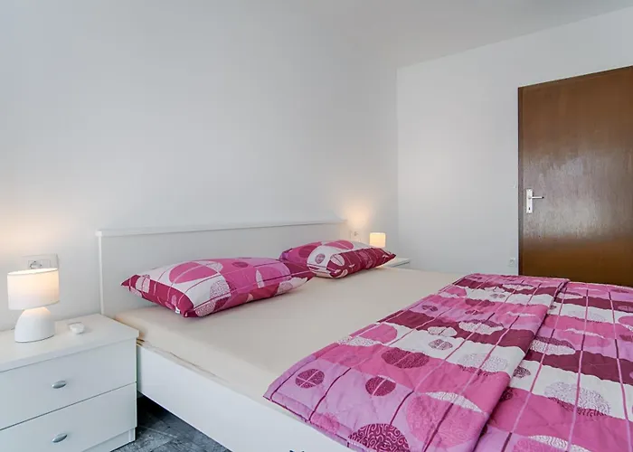 New With Pool, 600 M From The - By Traveler Tourist Agency Krk Id 2164 Vila Pinezići