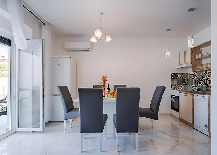 Vila New With Pool, 600 M From The - By Traveler Tourist Agency Krk Id 2164 Pinezići