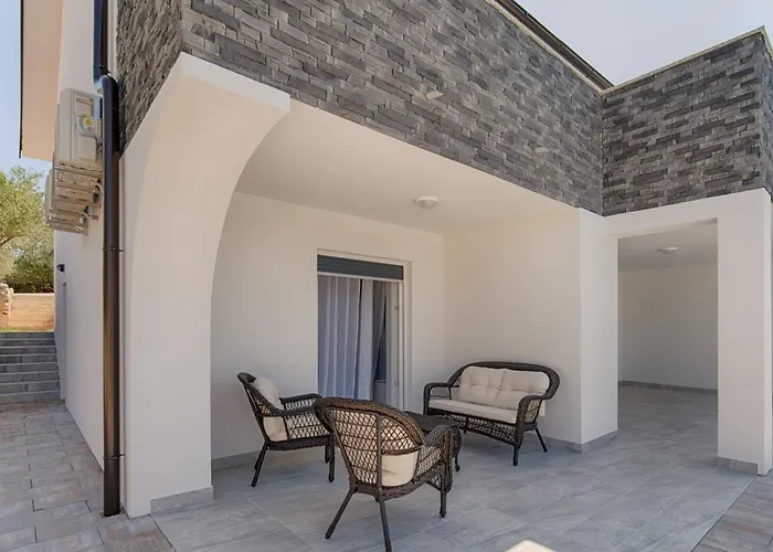 Vila New With Pool, 600 M From The - By Traveler Tourist Agency Krk Id 2164 *