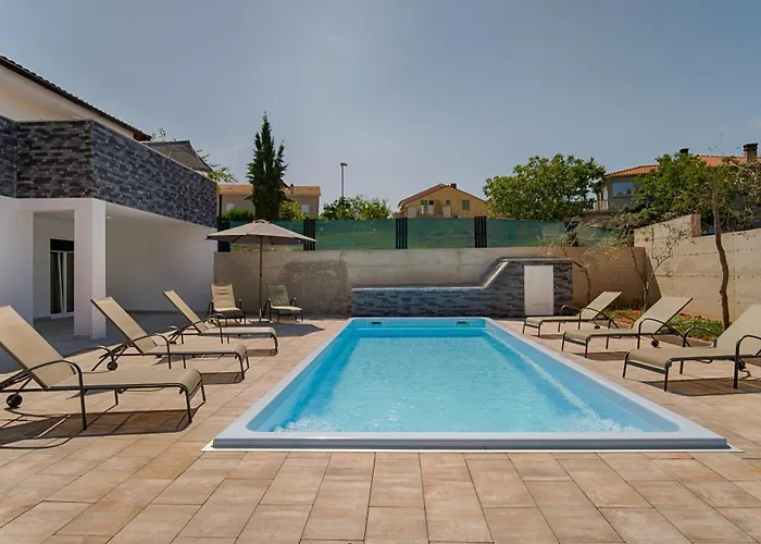 New With Pool, 600 M From The - By Traveler Tourist Agency Krk Id 2164 Vila