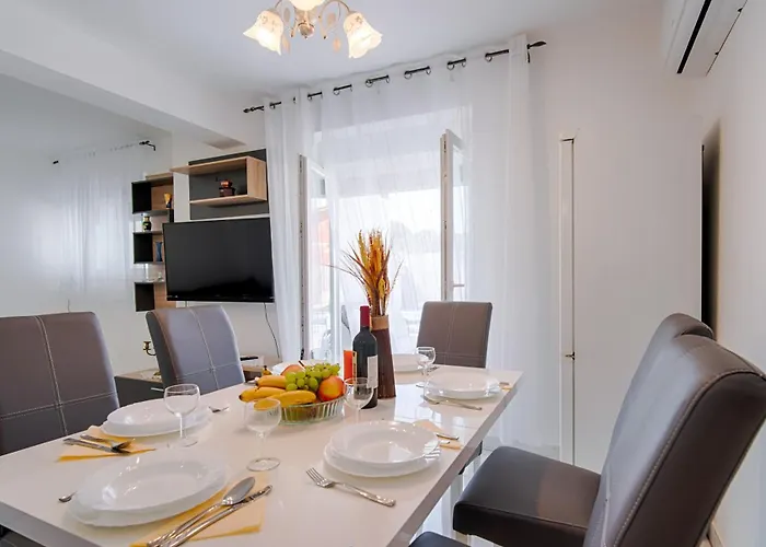 New With Pool, 600 M From The - By Traveler Tourist Agency Krk Id 2164 Vila