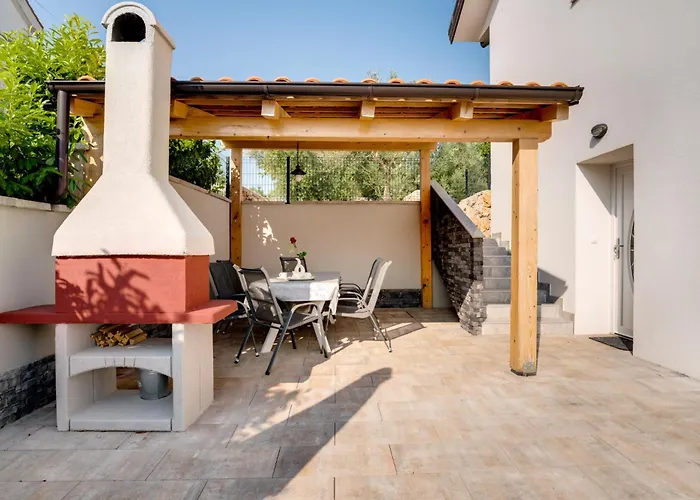 Vila New With Pool, 600 M From The - By Traveler Tourist Agency Krk Id 2164 Pinezići