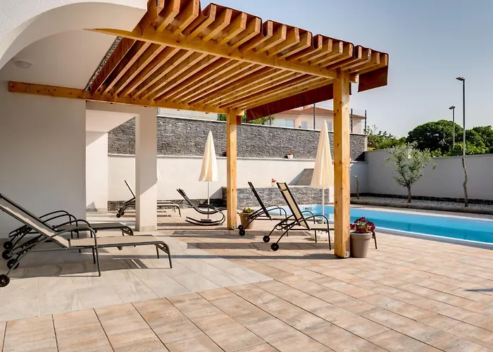 New With Pool, 600 M From The - By Traveler Tourist Agency Krk Id 2164 Vila *
