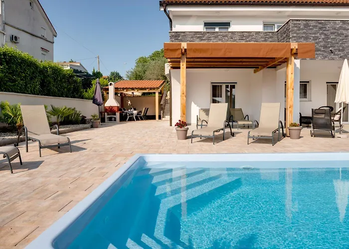 Vila New With Pool, 600 M From The - By Traveler Tourist Agency Krk Id 2164 *